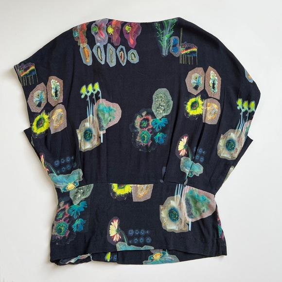 & Other Stories Black Blouse with Digital AI Flower Pattern Snap on UK 12 EU 40 - Picture 6 of 7